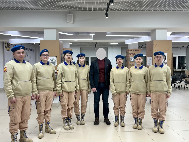 ЮНАРМЕЙЦЫ НАШЕЙ ШКОЛЫ НА ВСТРЕЧЕ С ЧЕЛОВЕКОМ ПРОФЕССИИ.