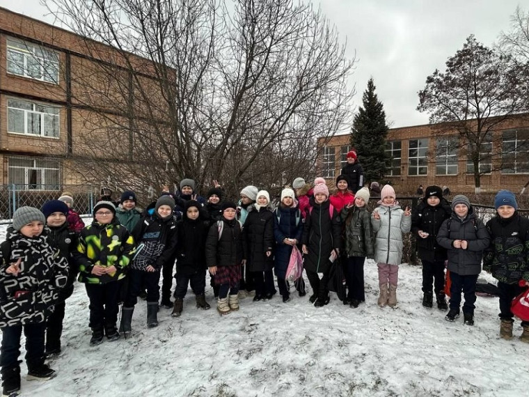 Покормите птиц зимой.